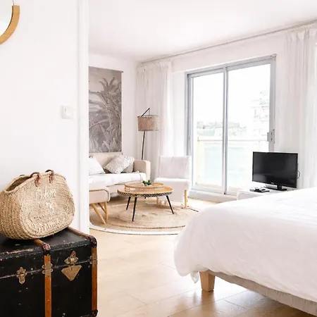 Grand 50 M2 Balcon Porte De Versailles *